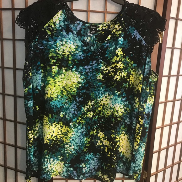 City Struts Tops - Woman’s size 2x City Struts blouse